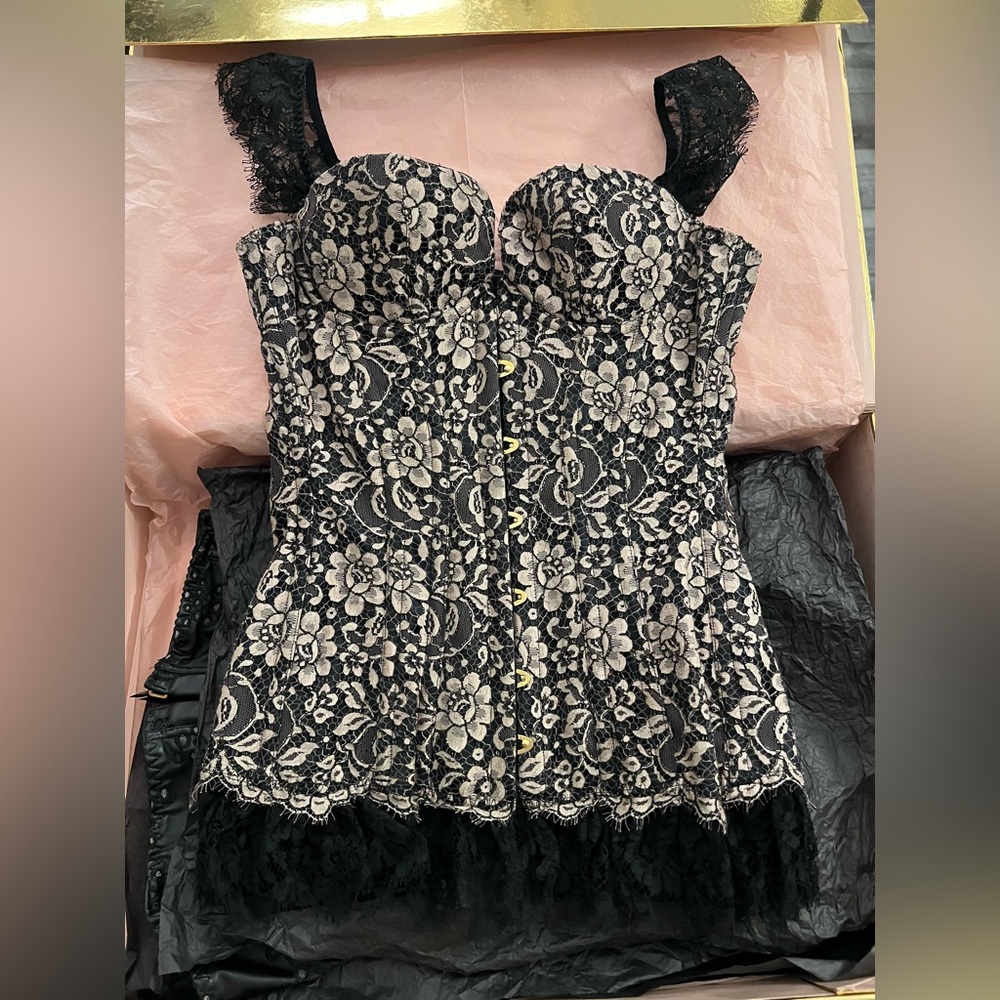 💯Auth BNIB Agent Provocateur Dara Corset in Black & Peach!